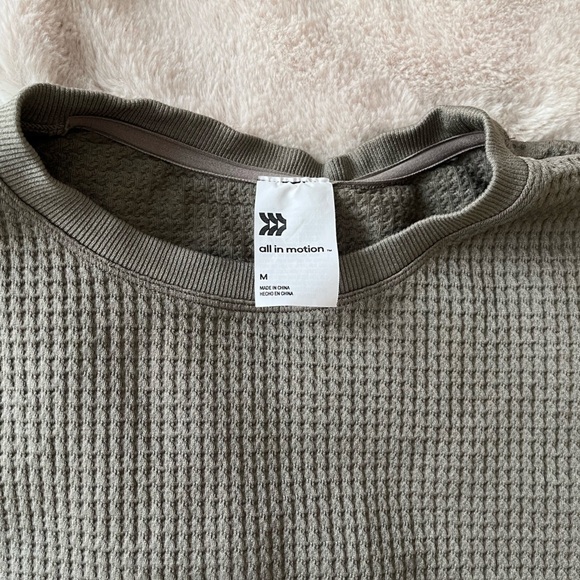 2/$20 ✨NWOT All in Motion Seamless Baby T-Shirt Dark Brown Size M - Picture 4 of 8